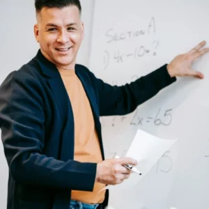 LA PEDAGOGIA CLIL E L’APPRENDIMENTO INTEGRATO DI COMPETENZE LINGUISTICO-COMUNICATIVE E  DISCIPLINARI IN LINGUA STRANIERA